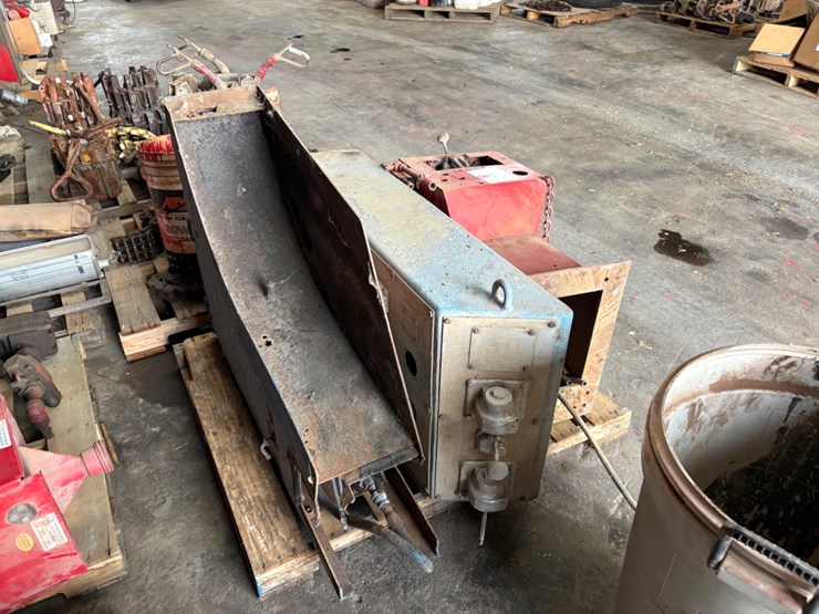 (3)-driller’s-control-consoles-&-pallet-of-roller-chain-image-2