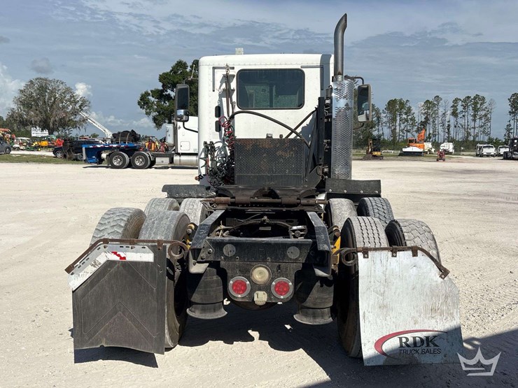 2008-freightliner-columbia-120-image-21