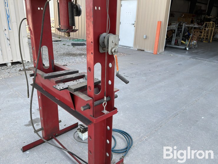 air-over-hyd-adjustable-press-image-13