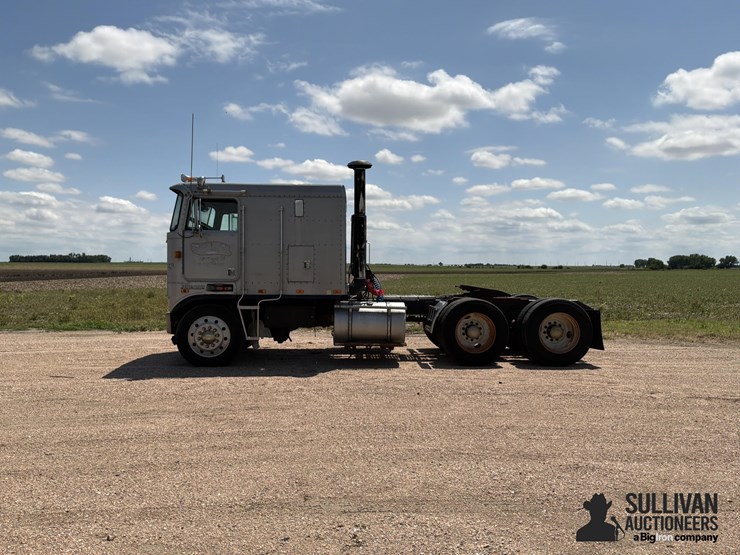 1985-kenworth-k100-image-8