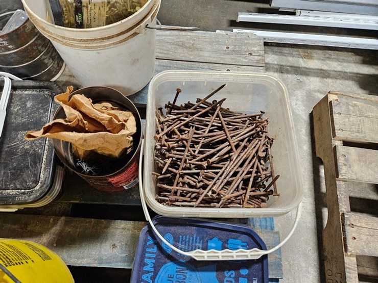 #162-•-pallet-of-nails-and-screws-image-8