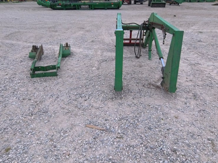 #2047-•-farmhand-f258-loader-image-3