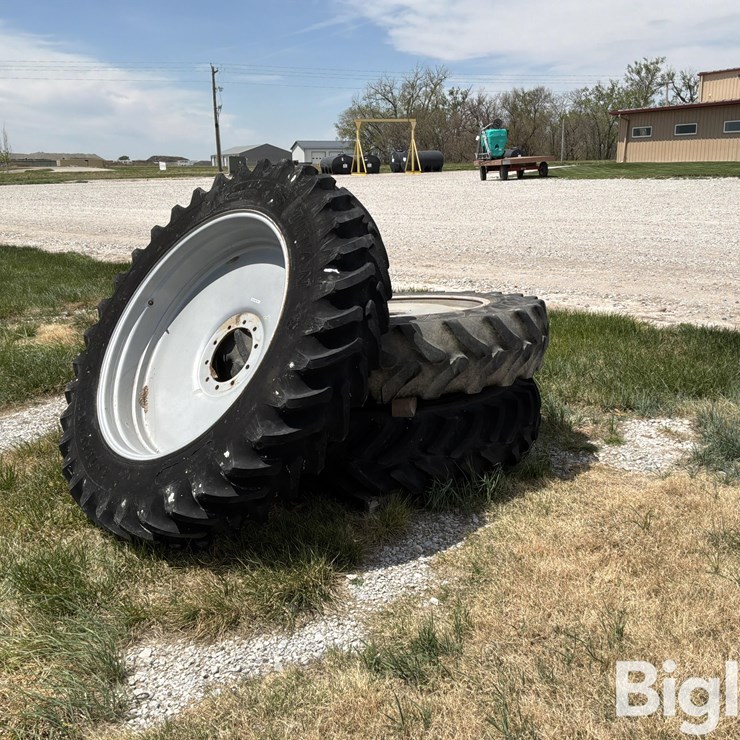 Miller Sprayer Wheels & 380/90R46 Tires
