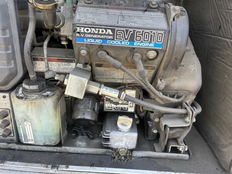 2002-workhorse-p42-image-13