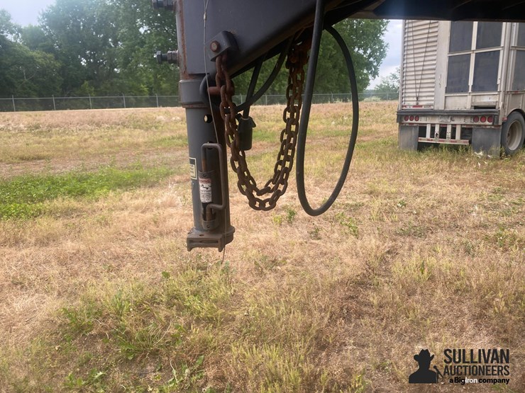 2018-wilson-livestock-trailer-image-9