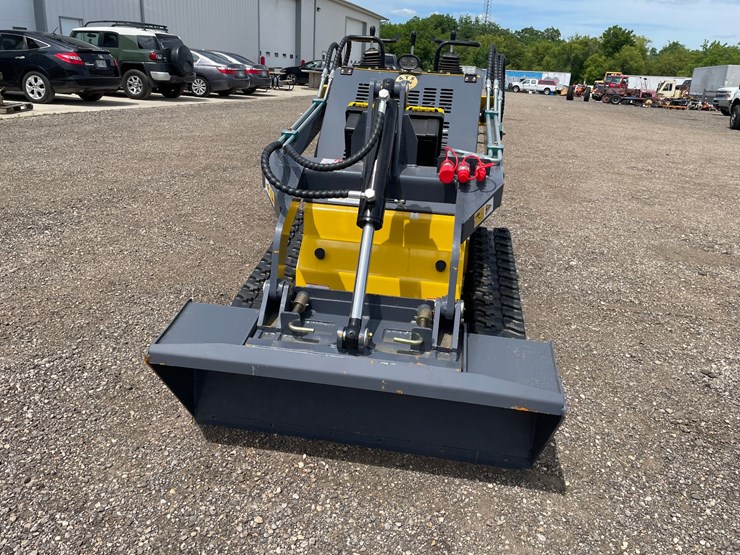 #2826-•-2026-landhero-mini-skid-steer-loader-image-2
