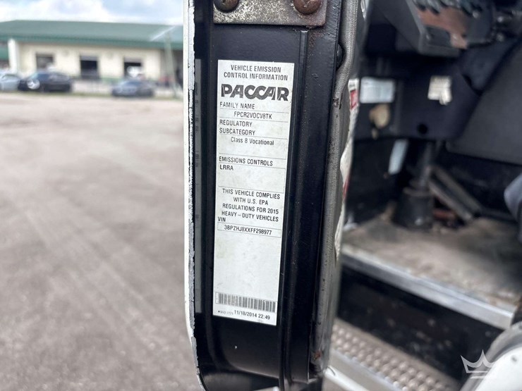 2015-peterbilt-320-image-5