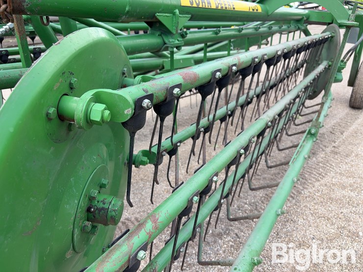 john-deere-700-image-13