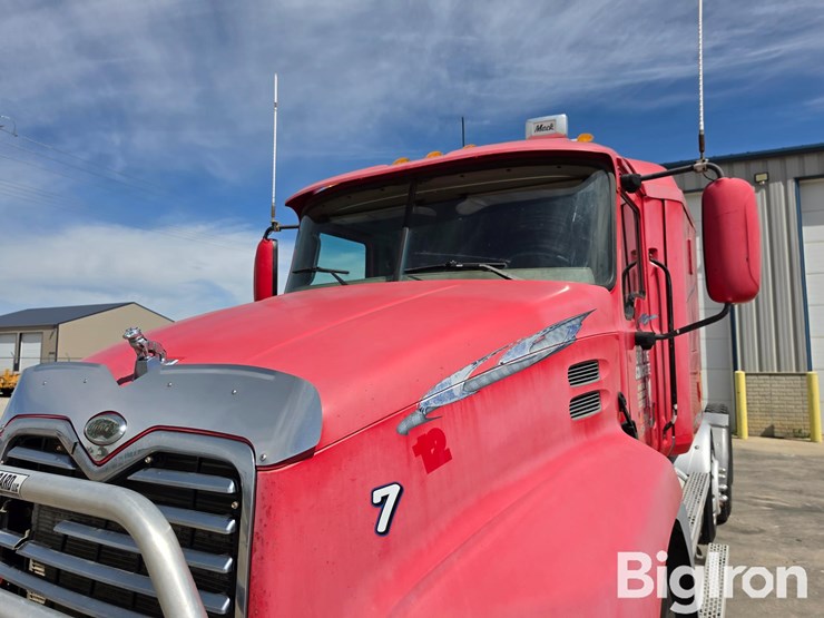 2006-mack-cxn613-vision-tri/a-truck-tractor-image-20
