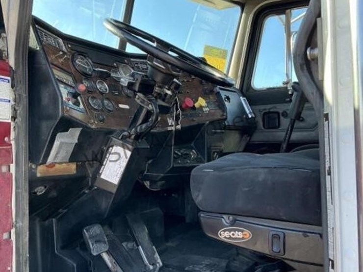 1995-peterbilt-379-image-24