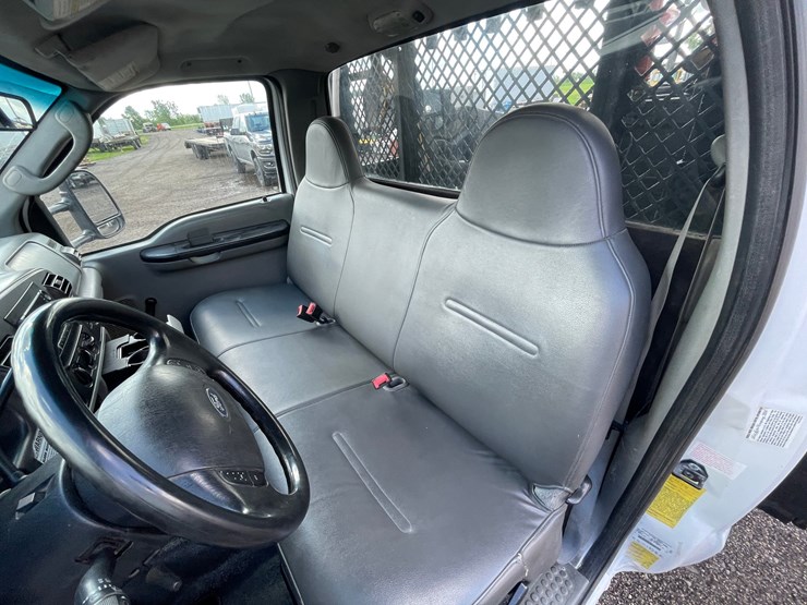 2005-ford-f550-xl-image-35