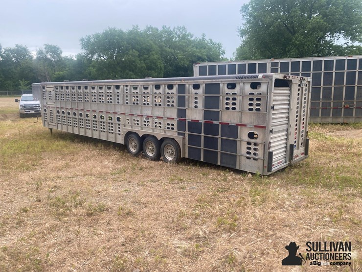 2018-wilson-livestock-trailer-image-7