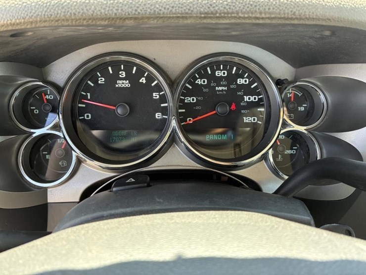 2011-chevrolet-silverado-2500-image-17