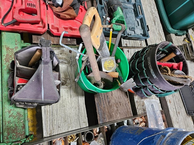 #141-•-large-assortment-of-hand-tools-image-1