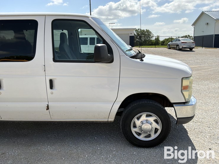 2010-ford-e350-xlt-image-14