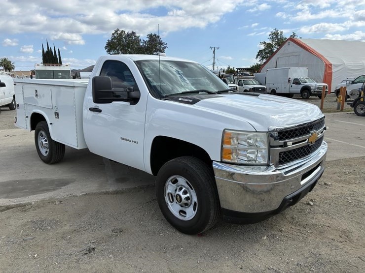 2013-chevrolet-silverado-2500-image-2