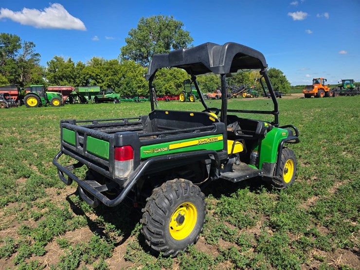 john-deere-gator-image-15