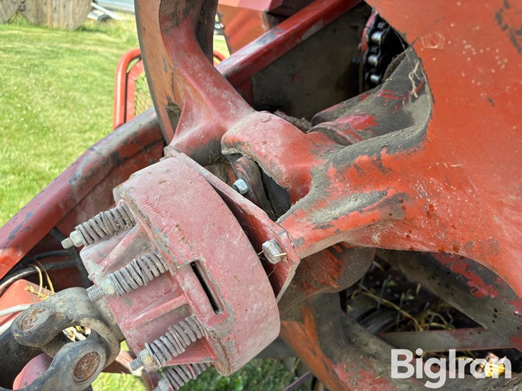 hesston-4700-image-12