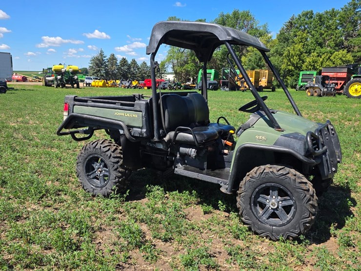 john-deere-gator-image-4