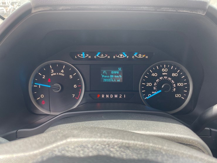 2015-ford-f150-xlt-image-29