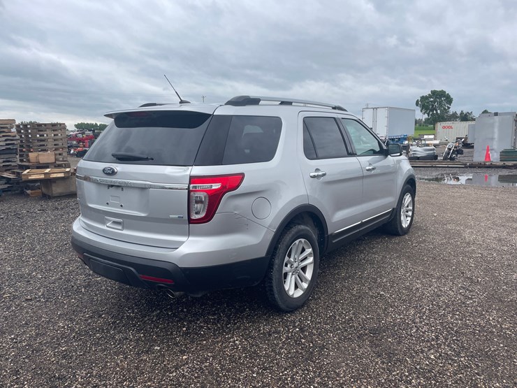2015-ford-explorer-xlt-image-5
