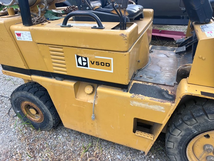 #2028-•-forklift-image-23