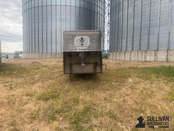 2018-wilson-livestock-trailer-image-2