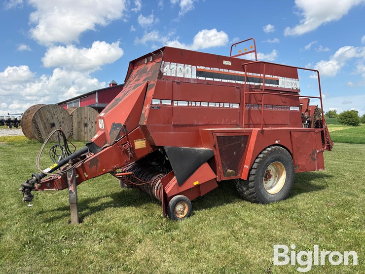 hesston-4700-image-1