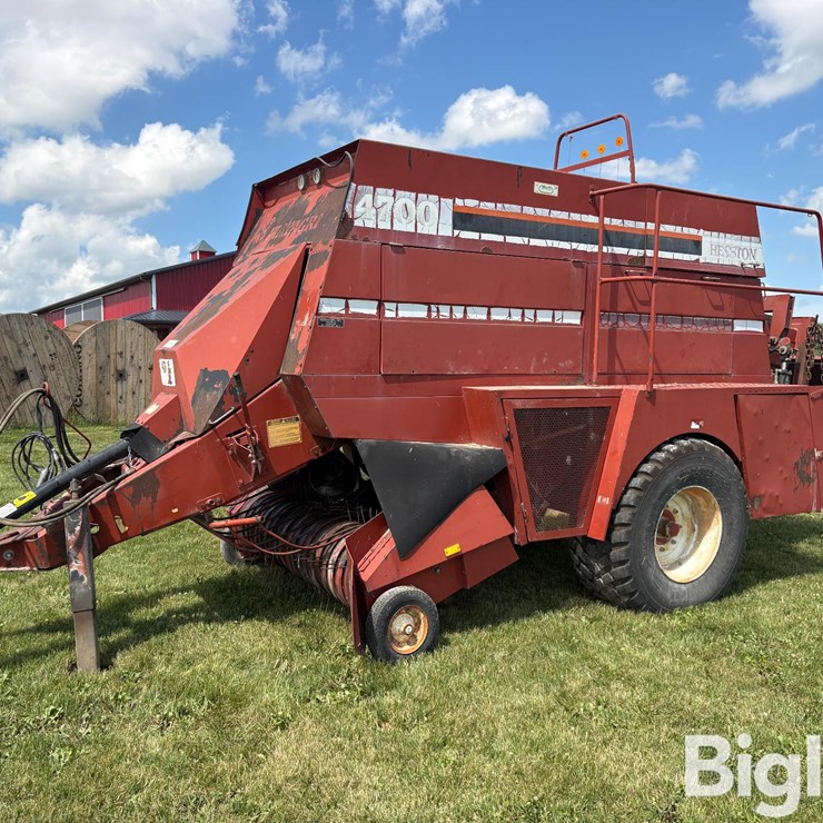 HESSTON 4700