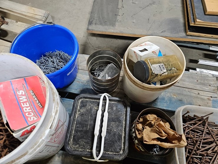 #162-•-pallet-of-nails-and-screws-image-10