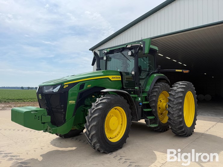 2020-john-deere-8r-250-image-1