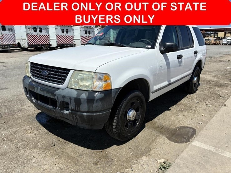 2005-ford-explorer-image-1