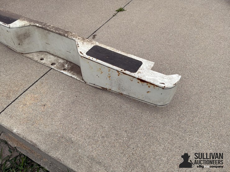 chevrolet-short-box-step-side-pickup-steel-bumper-image-13