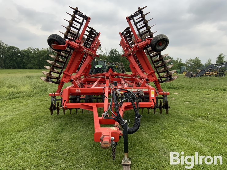 2013-kuhn-krause-excelerator-8000-image-2