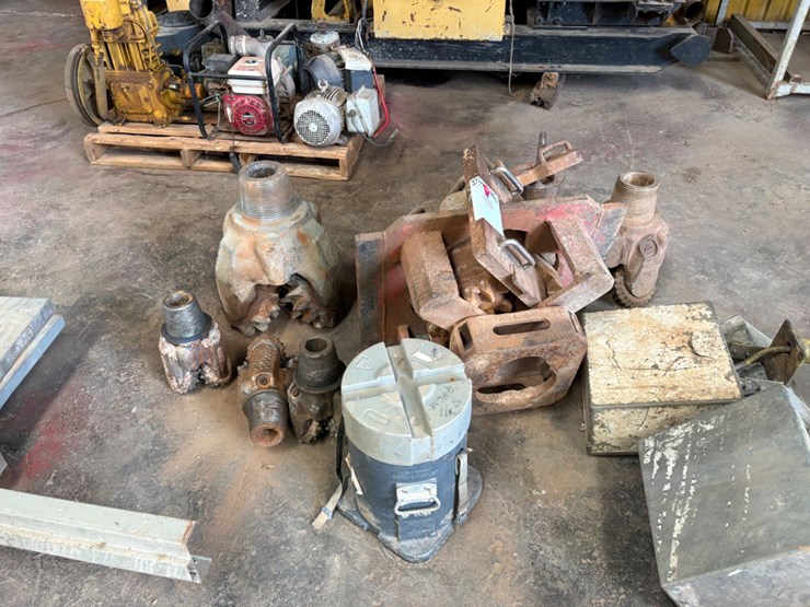 (7)-assorted-tricone-drill-bits-w/-bit-breaker-image-2