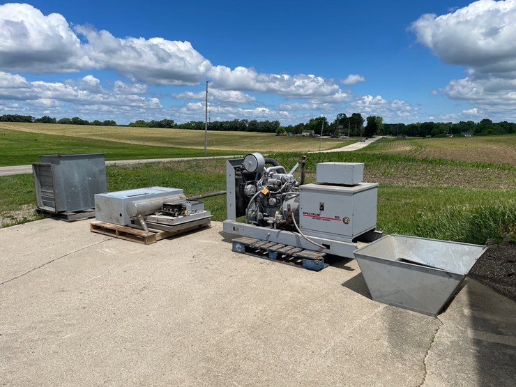 #2896-•-30kw-spectrum-detroit-diesel-generator-image-1
