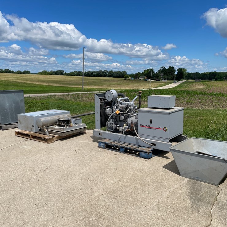#2896 • 30KW Spectrum Detroit Diesel Generator