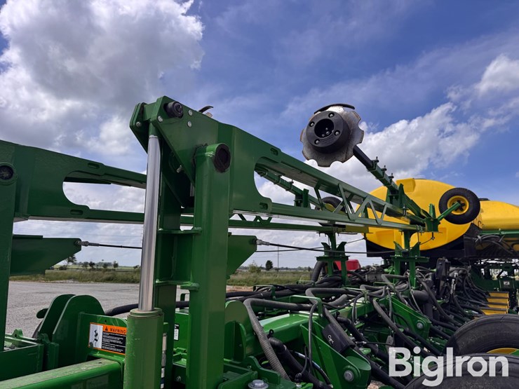 2020-john-deere-1775nt-image-14