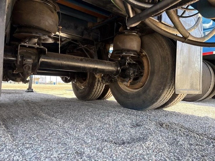 2020-versa-v-bottom-spreader-trailer-image-17