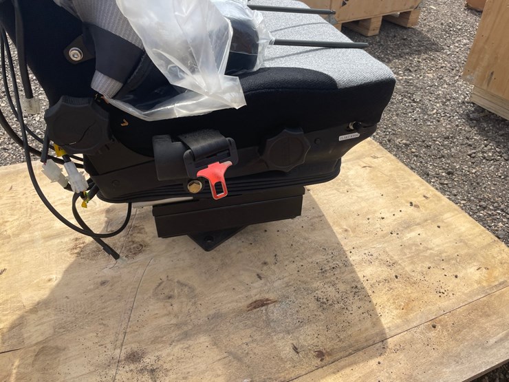 #2777-•-john-deere-agriculture-seat-image-5