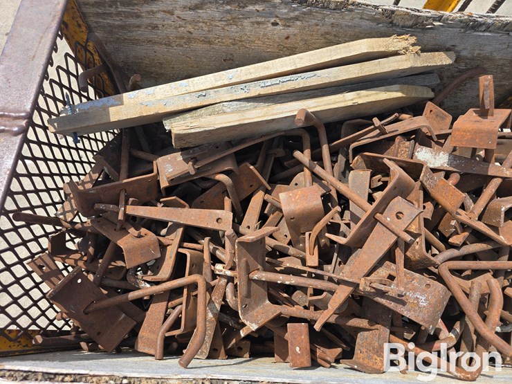 steel-crate-w/form-hardware-image-11