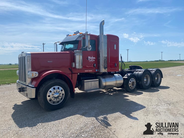 2013-peterbilt-388-image-1
