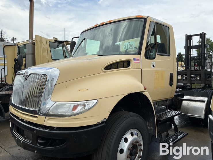 2009-international-durastar-4400-image-11