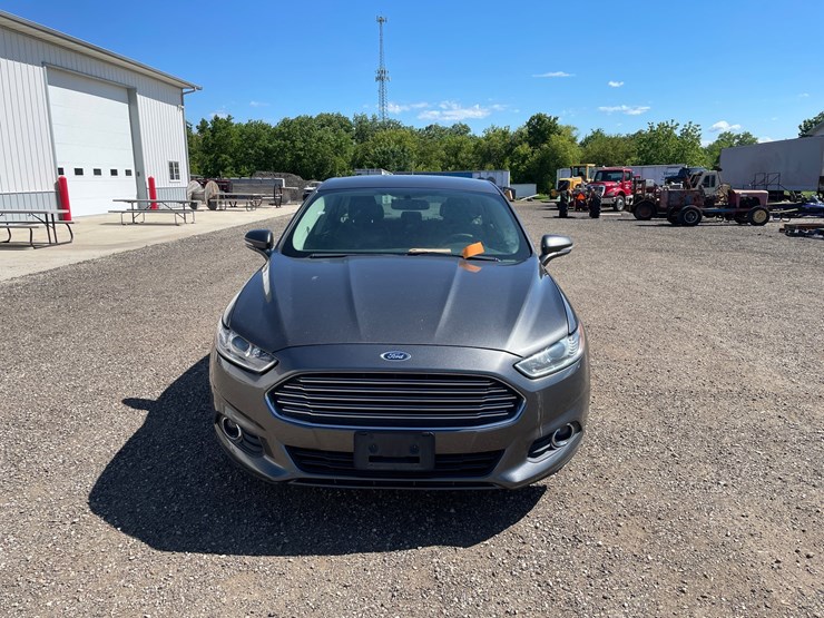 #2789-•-2016-ford-fusion-se-sedan-(has-wi-title)-image-2