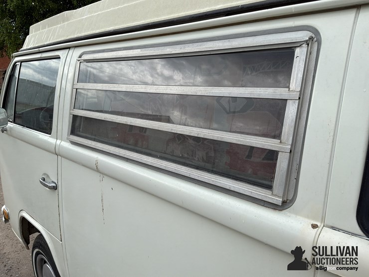 1973-volkswagen-kombi-campmobile-3-door-camper-bus-image-17