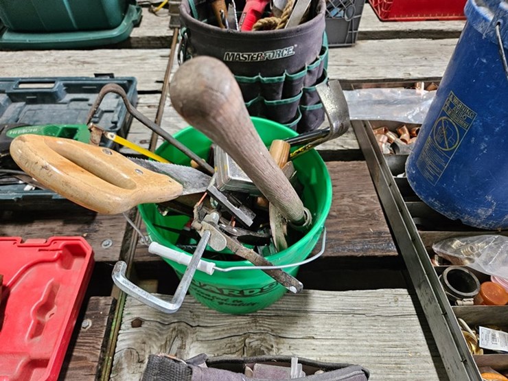 #141-•-large-assortment-of-hand-tools-image-3