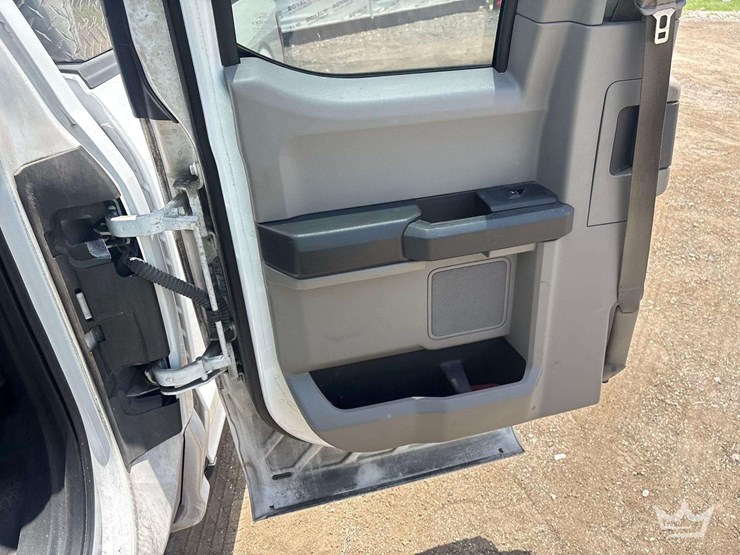 2016-ford-f150-image-16