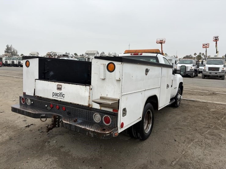 2009-chevrolet-silverado-3500-image-3