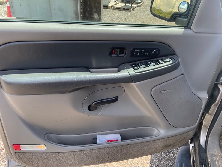 2003-chevrolet-tahoe-image-31