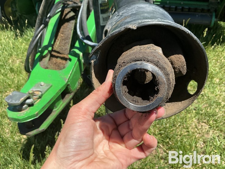 2007-john-deere-568-image-12